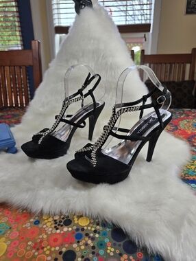 Lasonia Black Crystal-Embellished T-Strap Platform Sandals